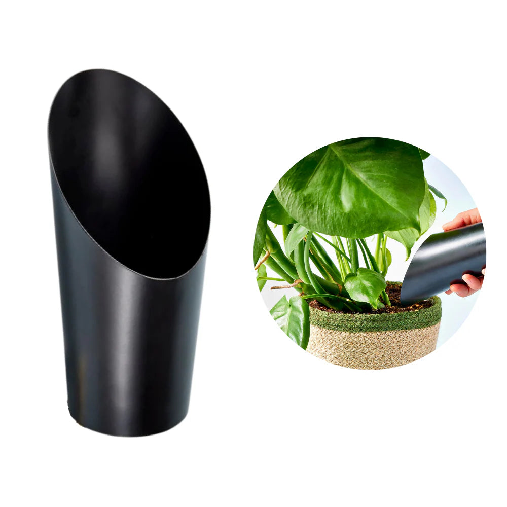 Paletta ergonomica in plastica resistente Substrate Scoop da 17 cm per il rinvaso preciso e pulito delle piante in vaso.