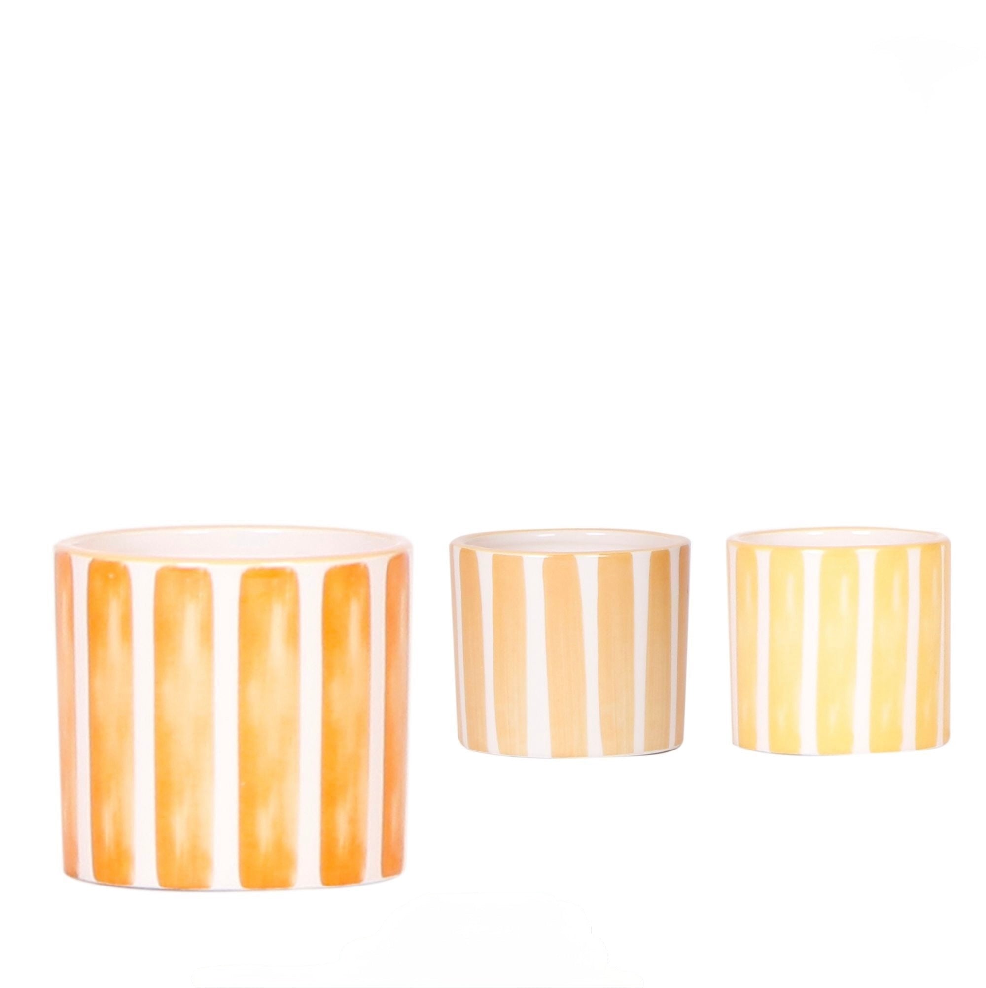 Coprivaso in ceramica smaltata da 6 cm per baby plant con motivo a strisce verticali dipinte nei toni solari del giallo e arancione.
