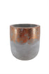 Coprivaso di design della serie Rustic in cemento grigio con dettaglio superiore sfumato in rame metallizzato da 12 cm per piante da interno.